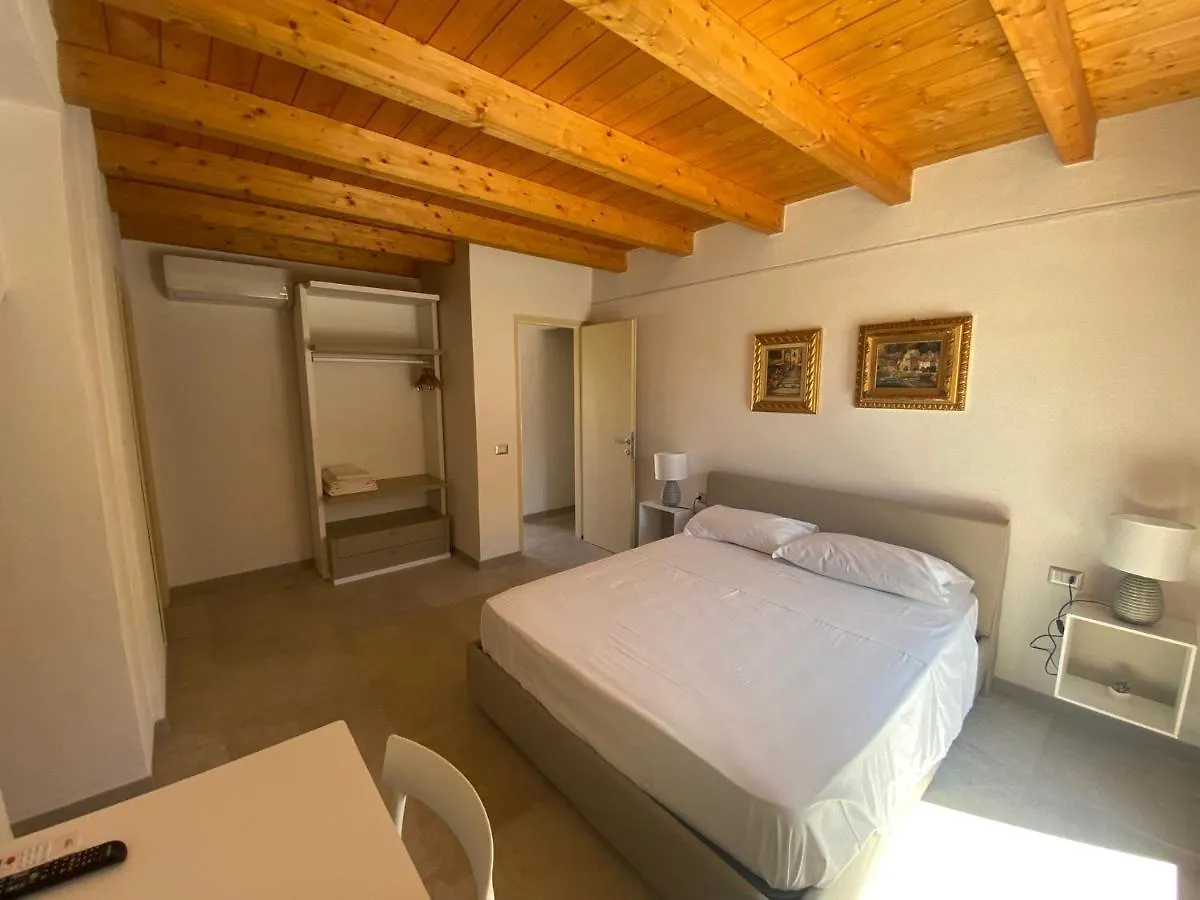 Bed & Breakfast B&B Pettirosso San Teodoro