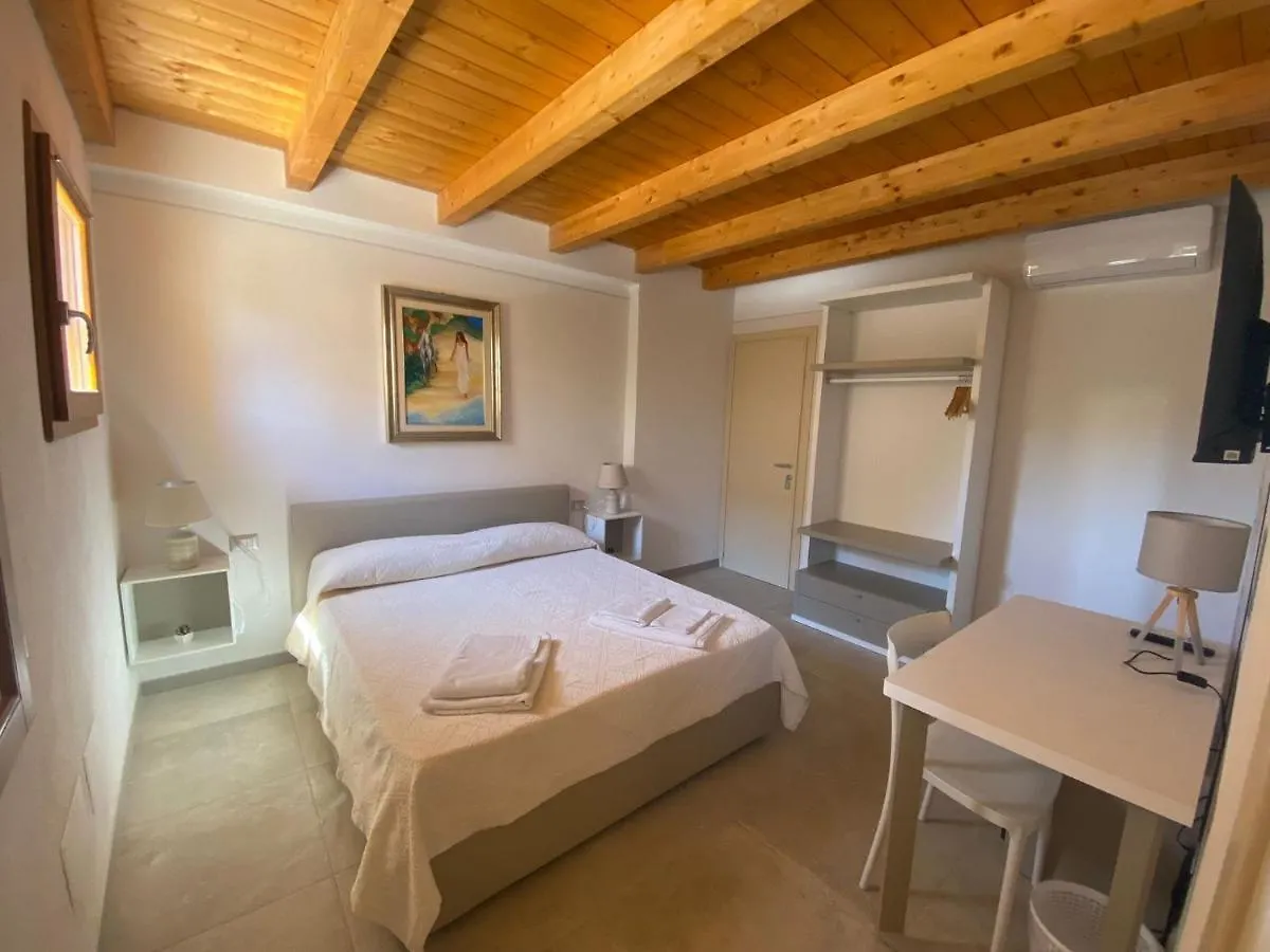 B&B Pettirosso San Teodoro Bed & Breakfast