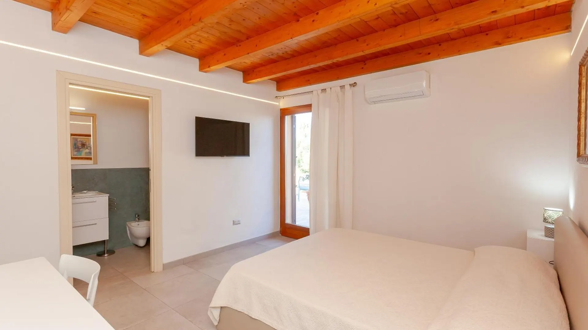 Bed & Breakfast B&B Pettirosso San Teodoro
