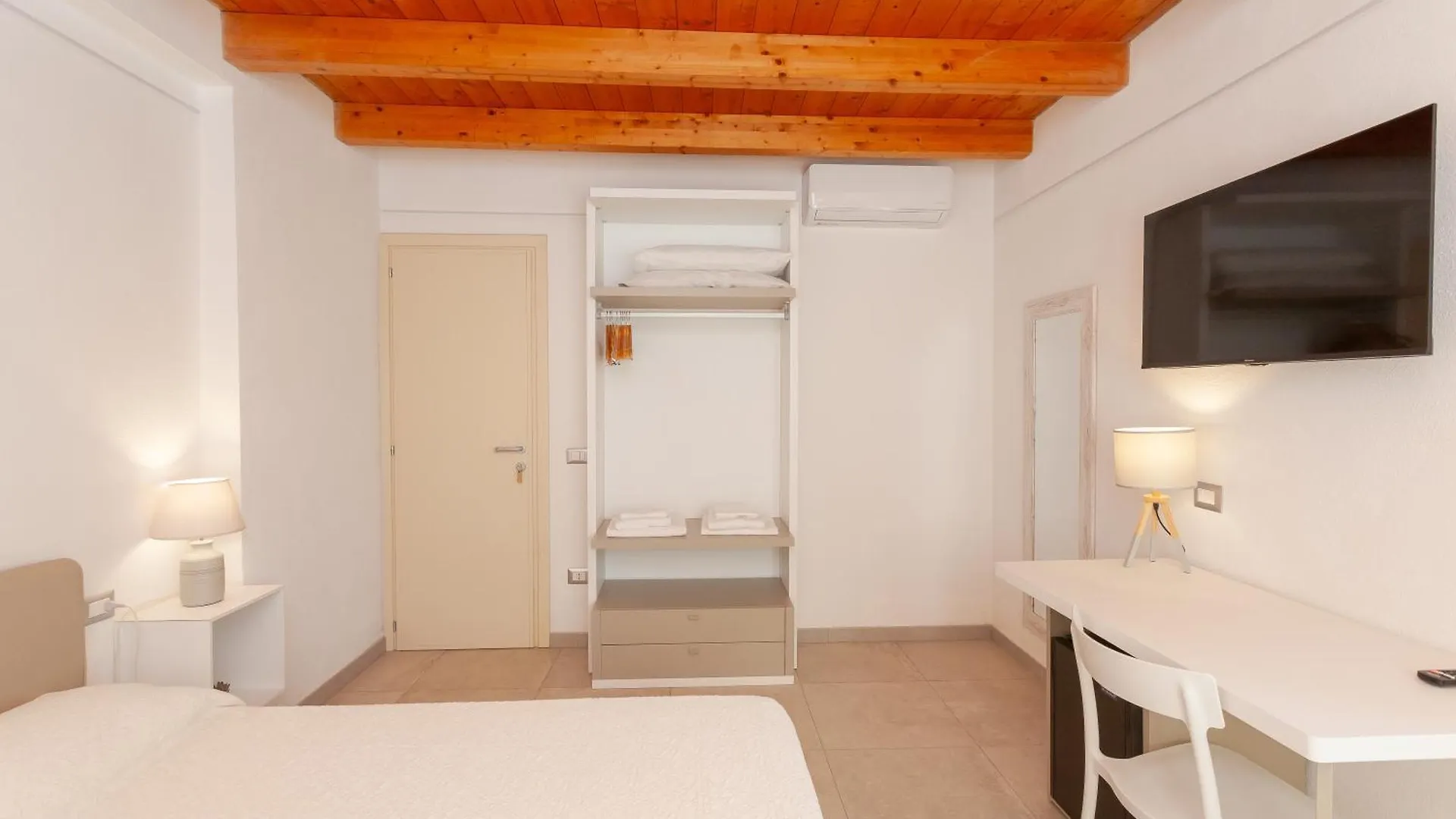 Bed & Breakfast B&B Pettirosso San Teodoro