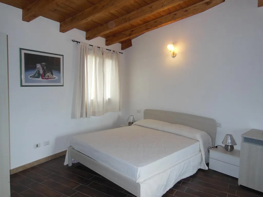 Bed & Breakfast B&B Pettirosso San Teodoro Italy