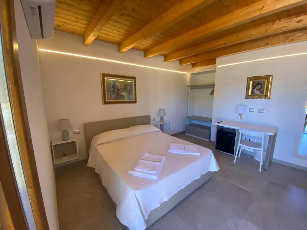 Bed and Breakfast B&B Pettirosso San Teodoro
