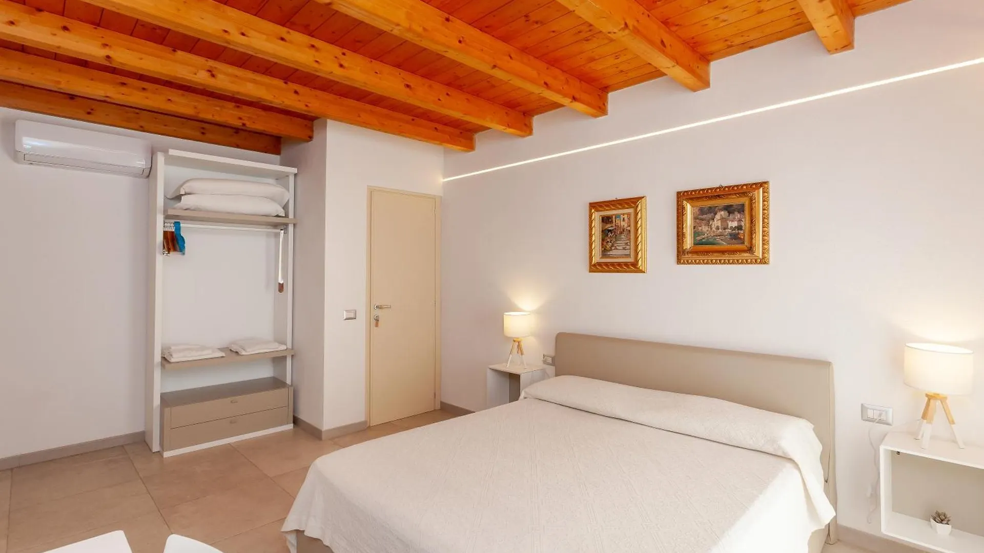 Bed and Breakfast B&B Pettirosso San Teodoro  Ιταλία
