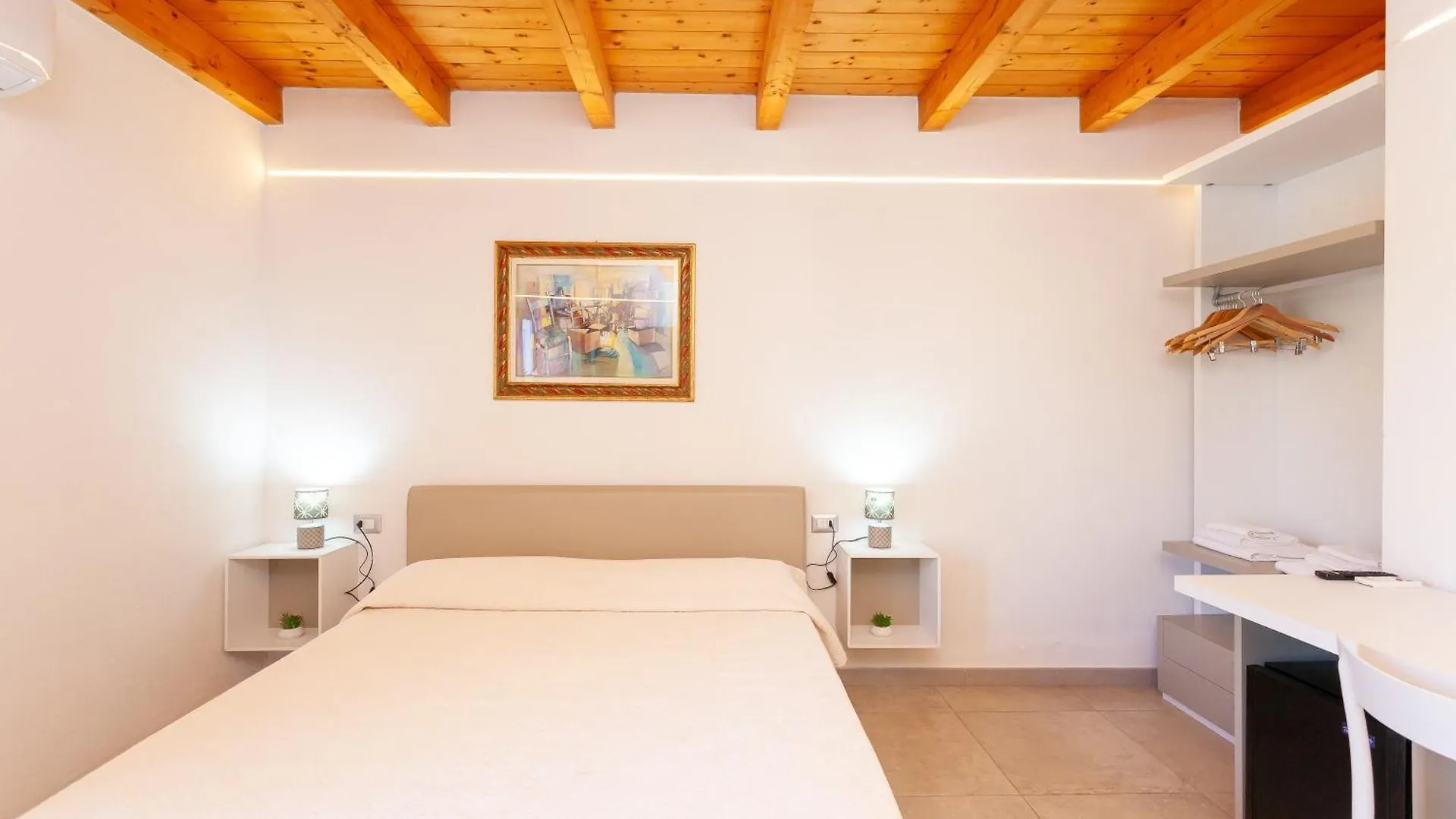 Bed & Breakfast B&B Pettirosso San Teodoro Italy